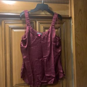 NWOT Vince Camuto Burgundy Ruched Strap Rumple Tank
Size Small